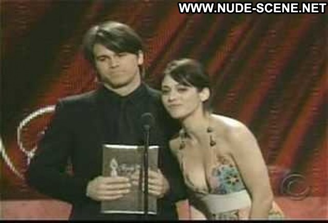 Lizzy Caplan Nude Sexy Scene 2007 People S Choice Awards Hot