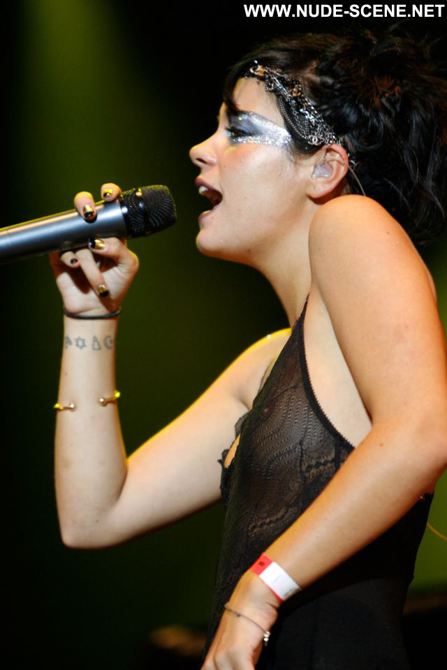 Lily Allen Nude Sexy Scene Concert See Through Showing Tits