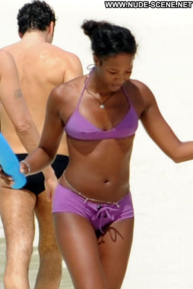 Naomi Campbell Beach Bikini Showing Tits Actress Celebrity