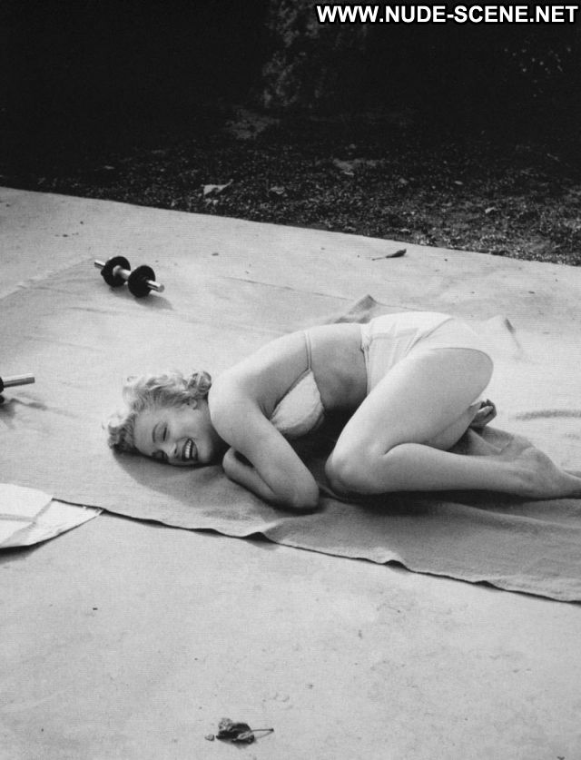 Marilyn Monroe Posing Hot Nude Posing Hot Babe Cute Celebrity Hot