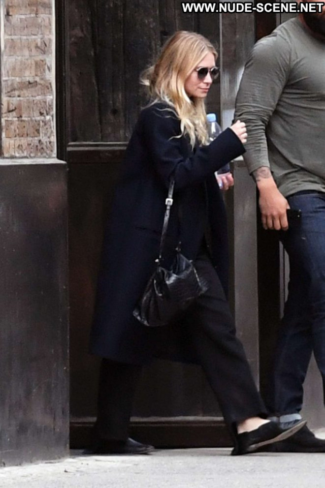 Ashley Olsen No Source Posing Hot Office Beautiful Nyc Celebrity Bus Ashley Olsen No Source Posing Hot Office Beautiful Nyc Celebrity Bus