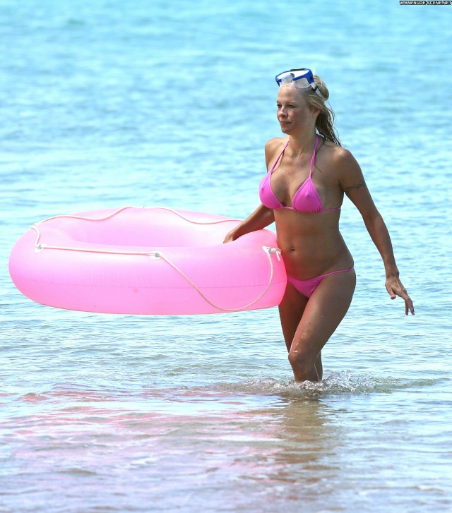 Pamela Anderson Bikini Posing Hot Babe Beautiful High Resolution