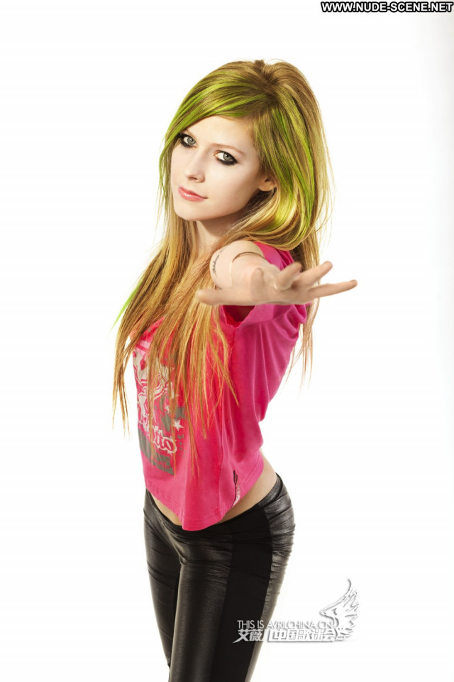 Avril Lavigne China Beautiful Photoshoot Celebrity Babe Posing Hot