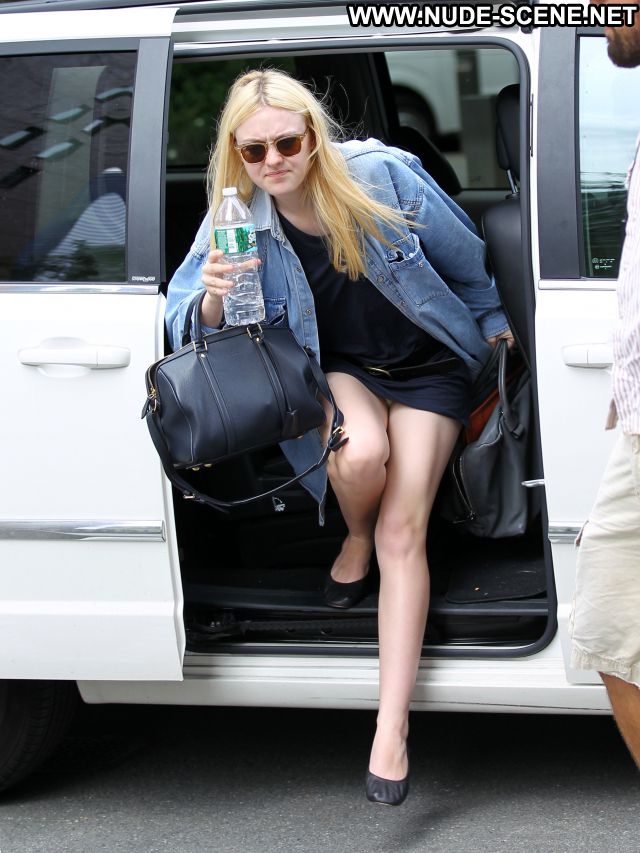 Dakota Fanning Upskirt Panties Blonde Showing Tits Celebrity