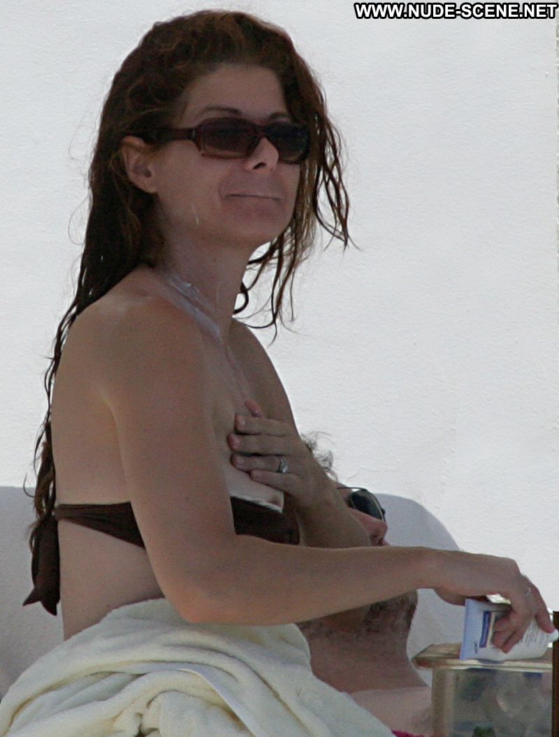 Debra Messing Celebrity Beach Posing Hot Nude Scene Bikini Nude Celebrity N...