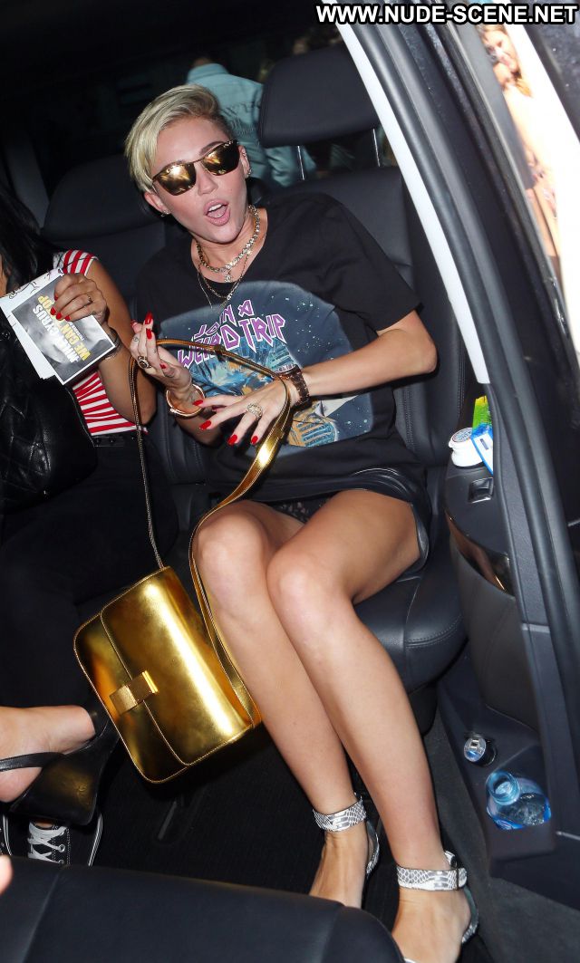Miley Cyrus Upskirt Showing Pussy Blonde Celebrity Female