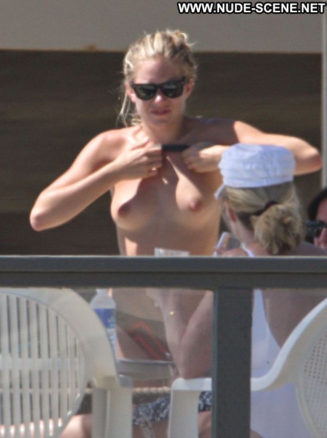 Sienna Miller Nipple Slip Big Tits Blonde Beautiful Cute Hot