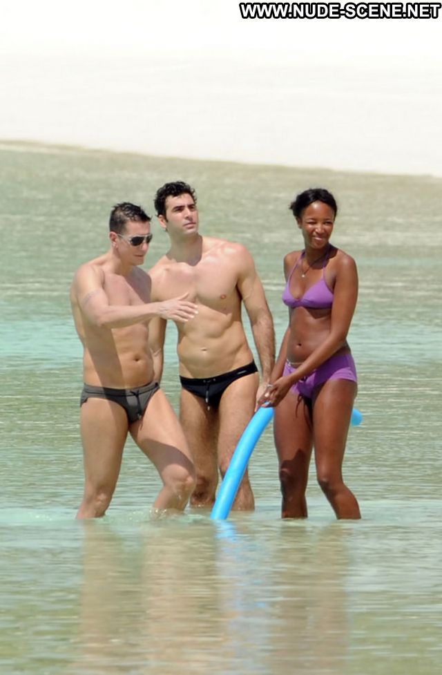 Naomi Campbell No Source Hot Babe Beach Posing Hot Ebony Nude Posing