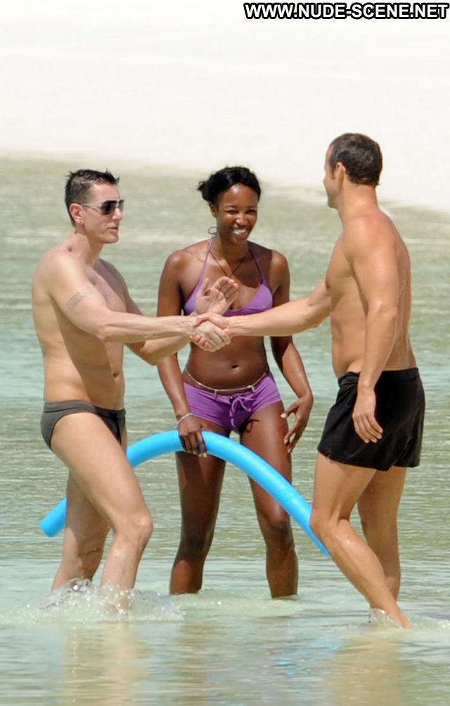 Naomi Campbell No Source Posing Hot Celebrity Beach Hot Bikini Posing