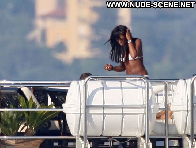 Naomi Campbell No Source Posing Hot Hot Posing Hot Big Ass Nude Scene