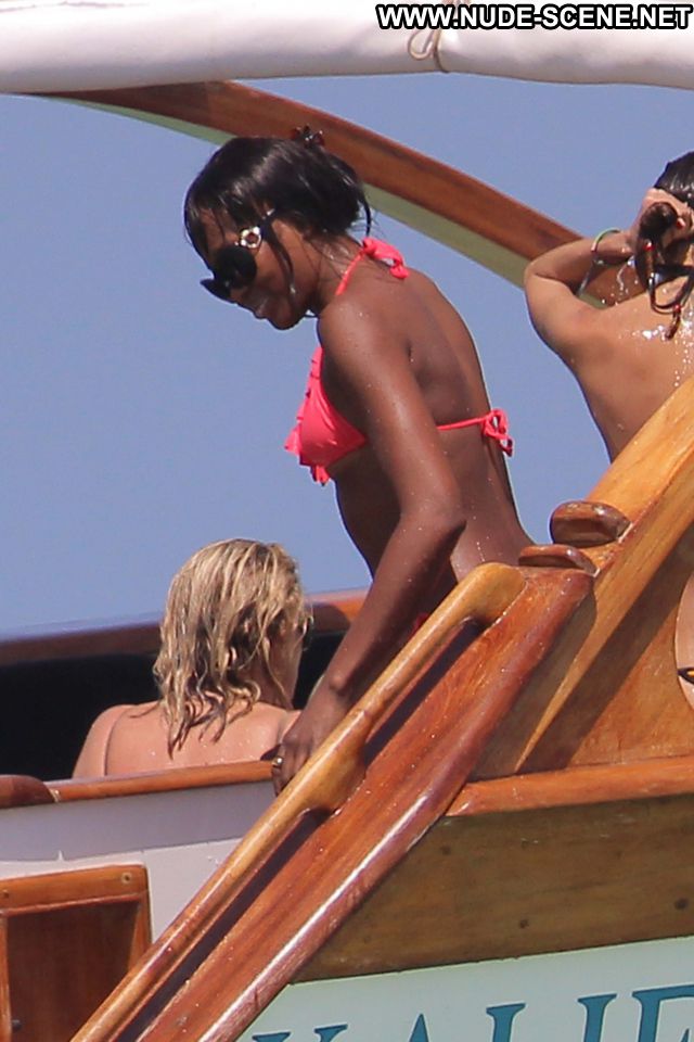 Naomi Campbell No Source Hot Ass Cute Ebony Big Ass Bikini Celebrity