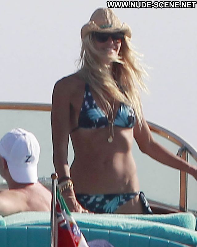 Elle Macpherson Boat Bikini Female Beautiful Posing Hot Cute
