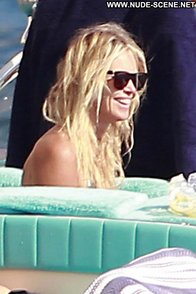Elle Macpherson Boat Bikini Babe Famous Gorgeous Beautiful