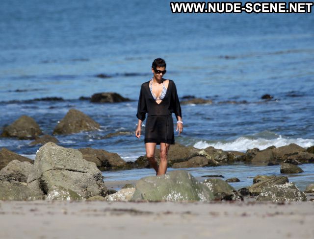 Halle Berry No Source  Celebrity Hot Cute Bikini Nude Beach Celebrity