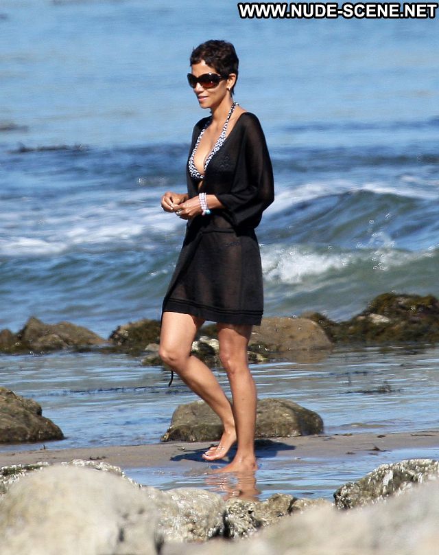 Halle Berry No Source Celebrity Posing Hot Hot Celebrity Beach Babe