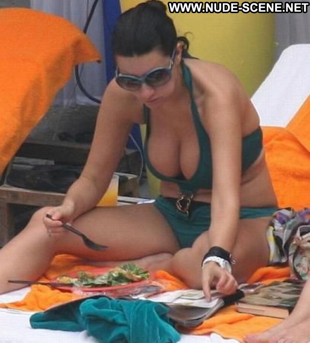 Laura Pausini Italian Bikini Big Tits Showing Tits Beautiful