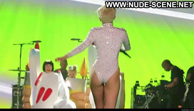 Miley Cyrus Bangerz Tour Nude Sexy Scene Posing Hot Nude Scene Sexy
