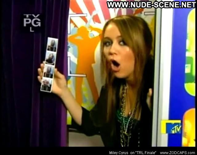 Miley Cyrus No Source Celebrity Sexy Celebrity Nude Sexy Scene Posing