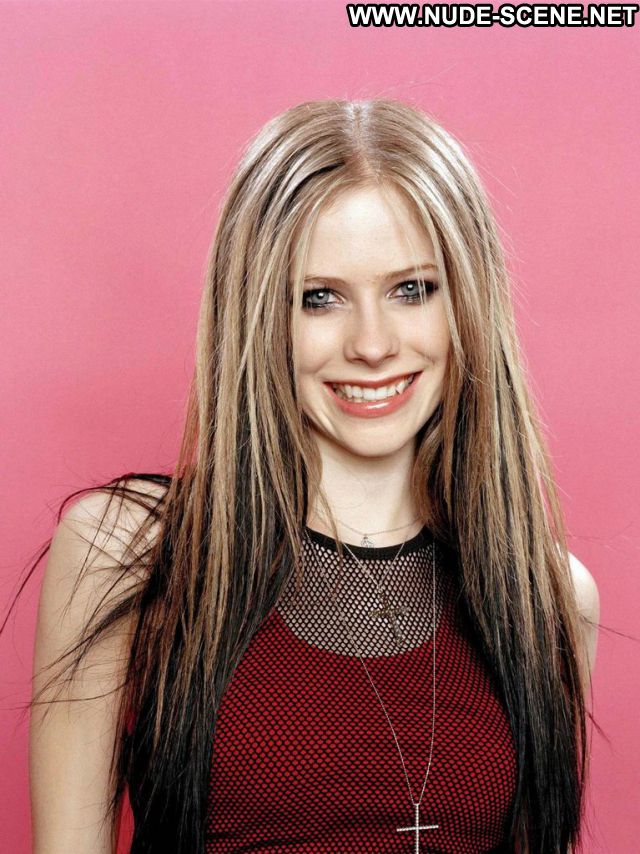 Avril Lavigne No Source Nude Hot Famous Celebrity Celebrity Posing