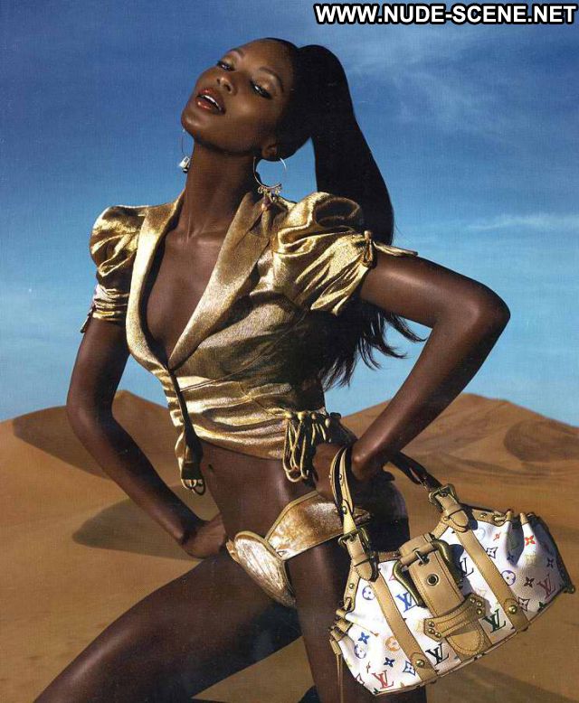 Naomi Campbell No Source Posing Hot Famous Babe Celebrity Nude Scene