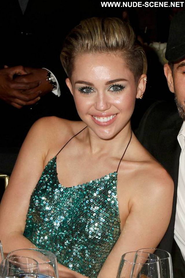 Miley Cyrus No Source Posing Hot Nude Babe Famous Celebrity Celebrity