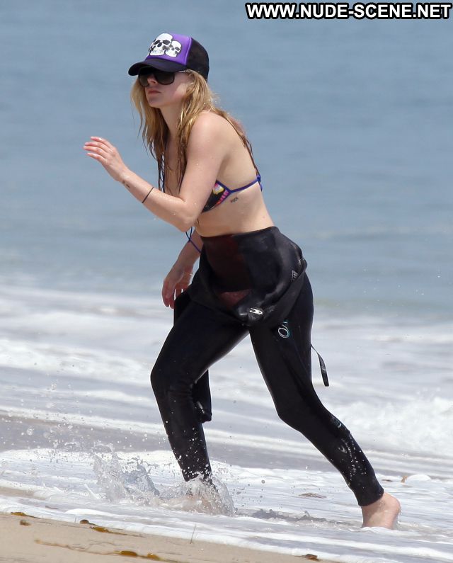 Avril Lavigne Small Tits Posing Hot Singer Nude Scene Celebrity Small