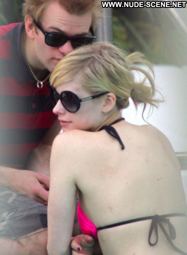 Avril Lavigne Small Tits Nude Scene Posing Hot Small Tits Celebrity
