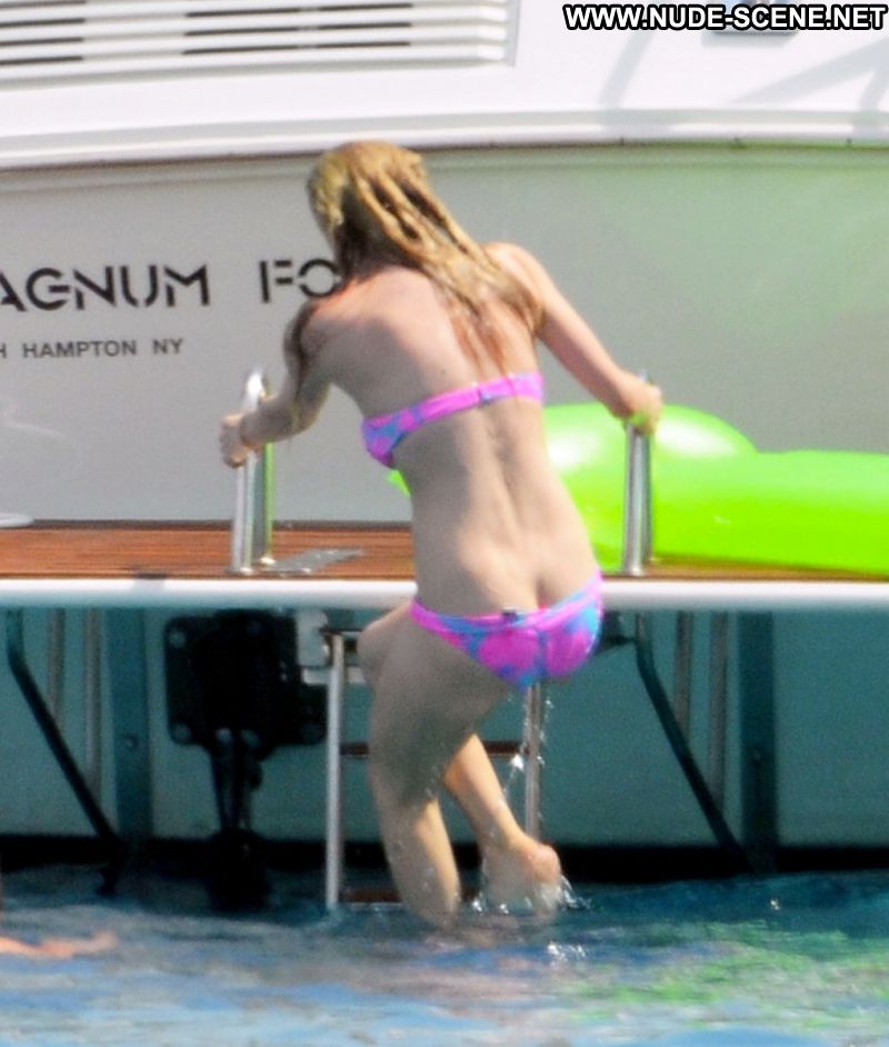Small Tits Avril Lavigne Singer Celebrity Tits Nude Celebrity Nude Scene Posing Hot Small Tits