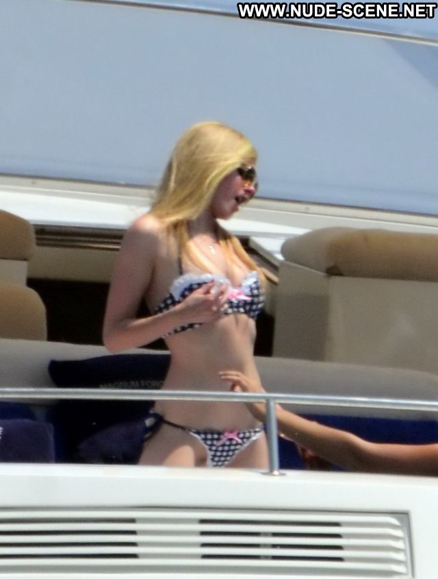 Avril Lavigne Small Tits Tits Celebrity Posing Hot Small Tits