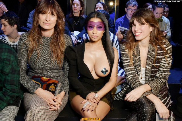 Nicki Minaj Fashion Show Fashion Celebrity Nude Babe Beautiful Posing