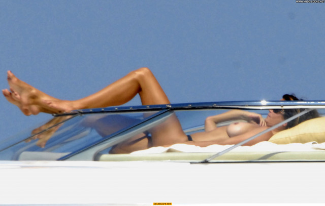 Cindy Crawford Beautiful Yacht Babe Posing Hot Topless