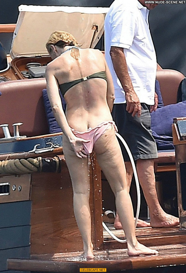 Gillian Anderson No Source Italy Ass Crack Ass Bikini Beautiful Babe