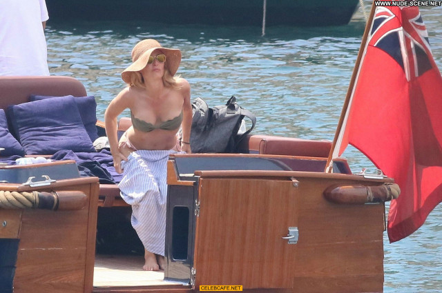 Gillian Anderson No Source Italy Posing Hot Celebrity Bikini Ass