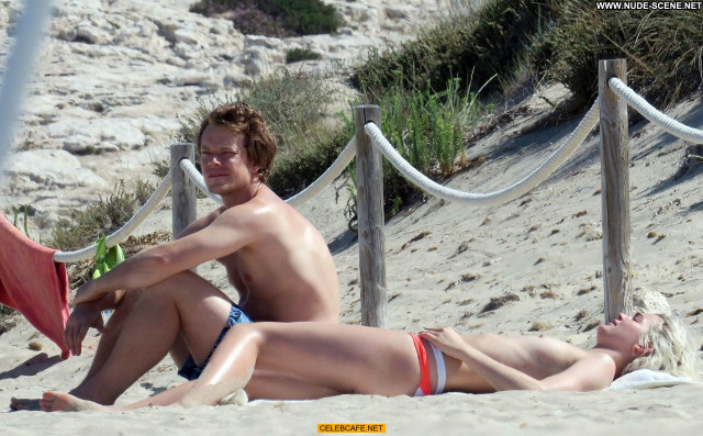 Teliz Alley Beach Beautiful Toples Posing Hot Babe