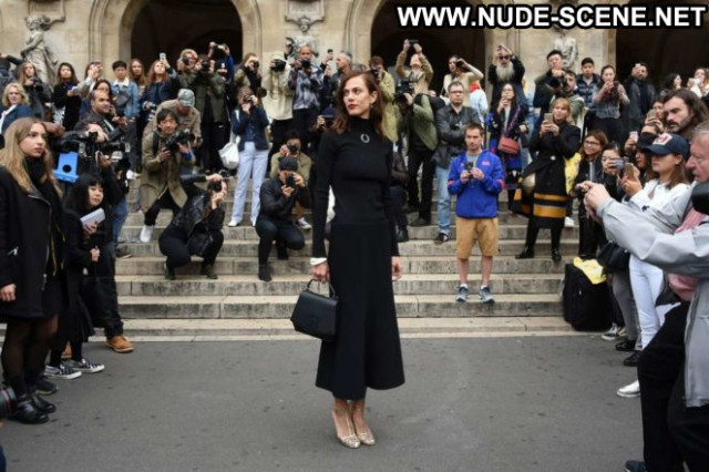 Stella Mccartney Fashion Show Paparazzi Paris Posing Hot Babe