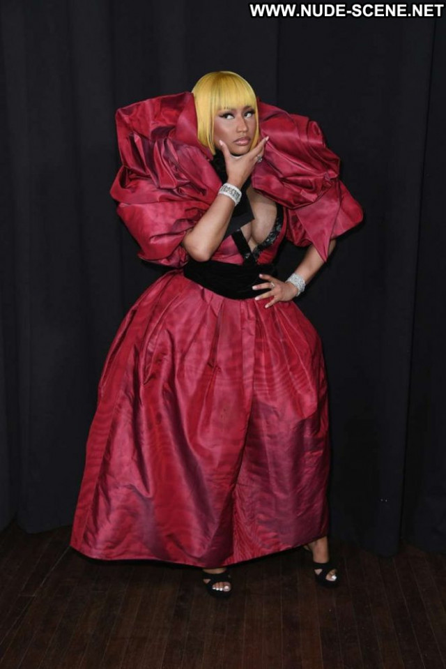 Nicki Minaj Fashion Show Fashion Paparazzi Beautiful Posing Hot