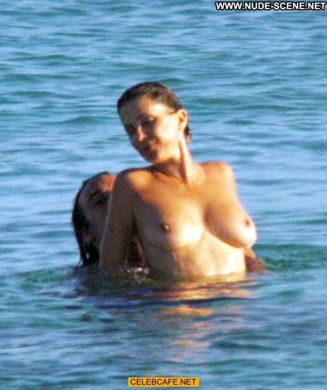 Sadie Frost No Source Beach Posing Hot Topless Beautiful Toples Babe