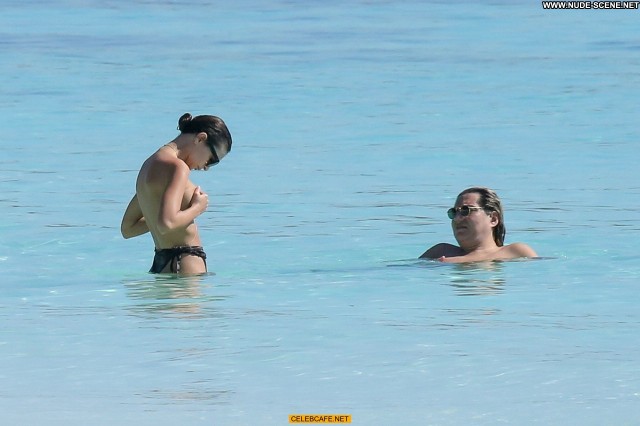 Emily Ratajkowski Posing Hot Beach Celebrity Toples Topless