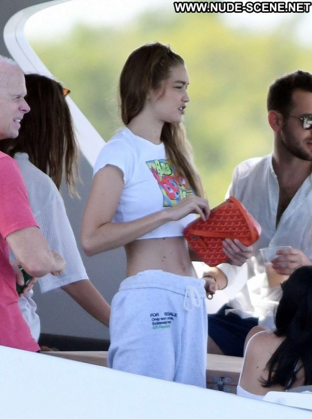 Gigi Hadid No Source Posing Hot Babe Bikini Beautiful Yacht Celebrity