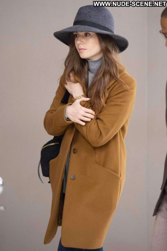 Lily Collins New York  Posing Hot Beautiful Babe Paparazzi Celebrity