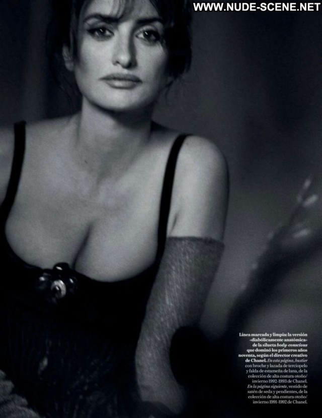 Penelope Cruz Vogue Magazine Babe Magazine Paparazzi Posing Hot