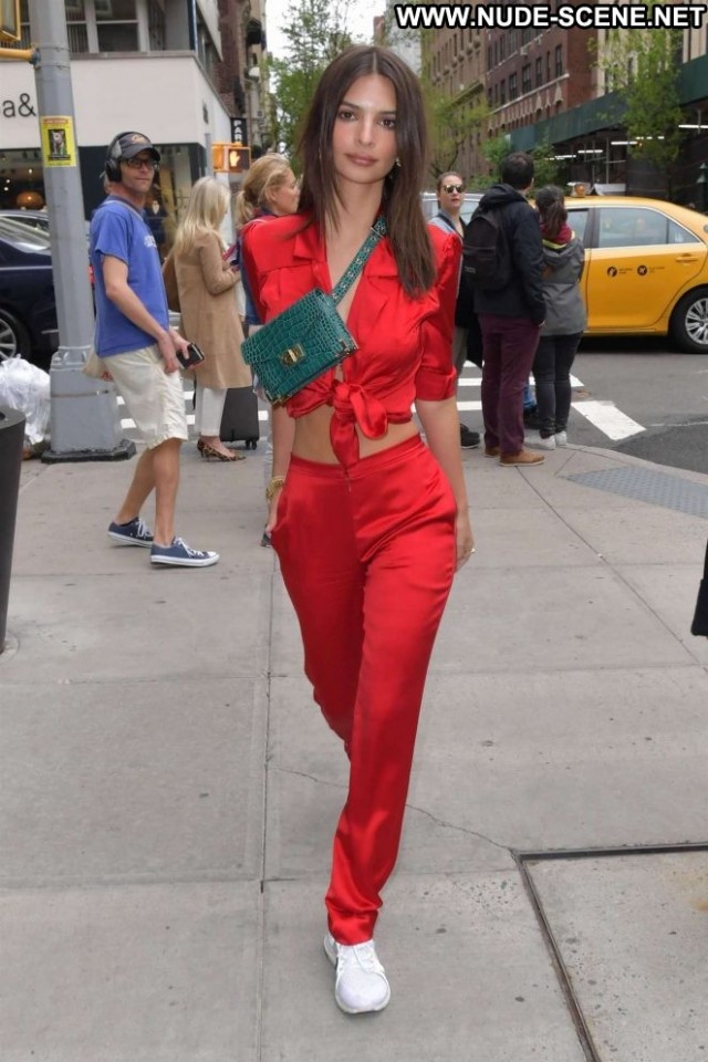 Emily Ratajkowski New York Babe Paparazzi New York Celebrity Posing