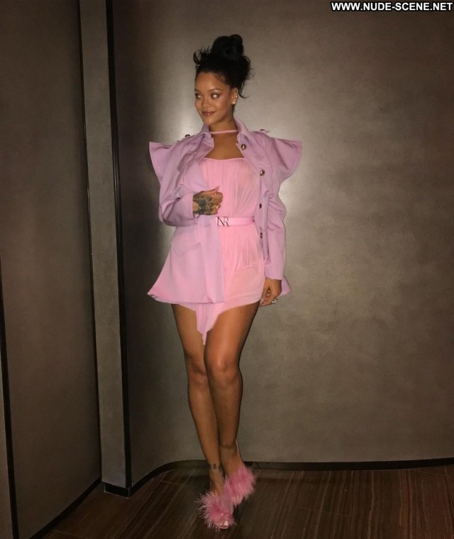 Rihanna See No Source Babe Celebrity Bar Singer Beautiful Barbadian