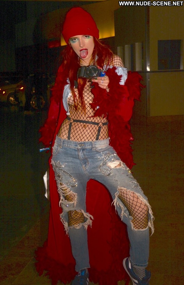 Bella Thorne Night Sun Babe Bra Actress Fishnet Posing Hot Concert