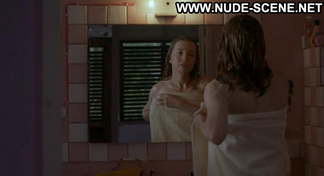 Karen Young Vers Le Sud Bathroom Showing Tits Horny Famous