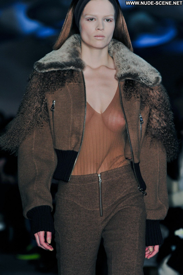 Anna Ewers Marc Jacobs Fashion Show F W  Celebrity Posing Hot