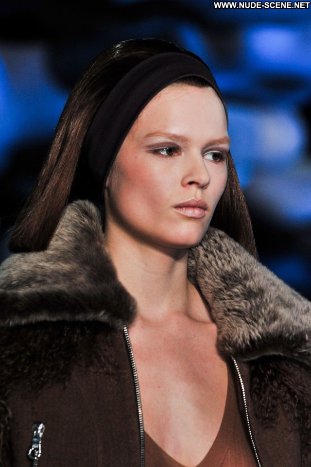 Anna Ewers Marc Jacobs Fashion Show F W  Celebrity Posing Hot
