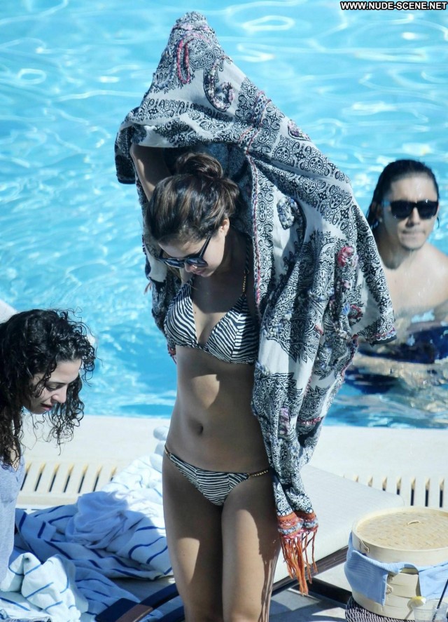 Selena Gomez Miami Oct 28 2013 Bikini Posing Hot Celebrity