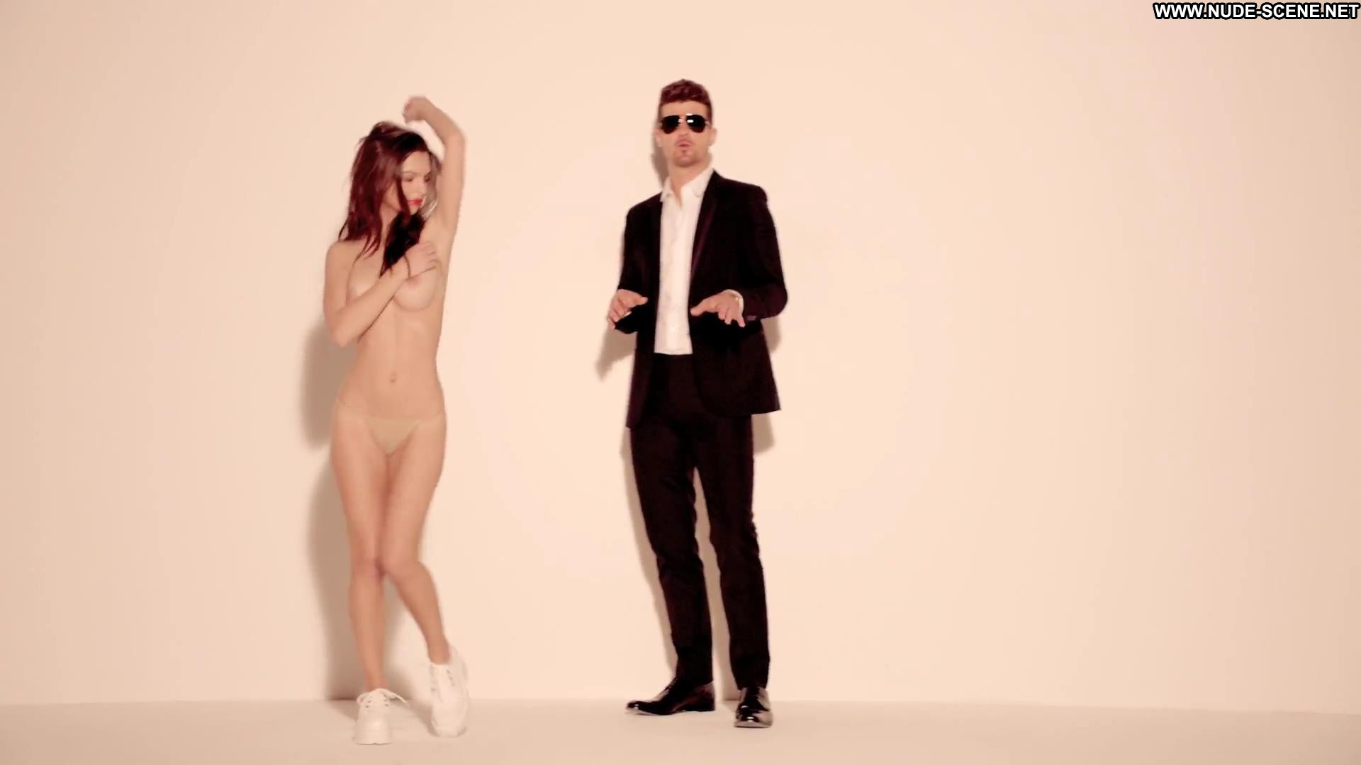 Blurred Lines Robin Thicke Posing Hot Celebrity.