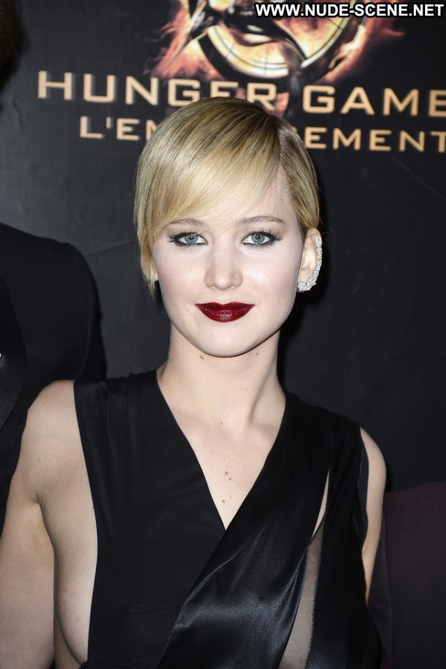 Jennifer Lawrence The Hunger Games Beautiful Posing Hot Paris High